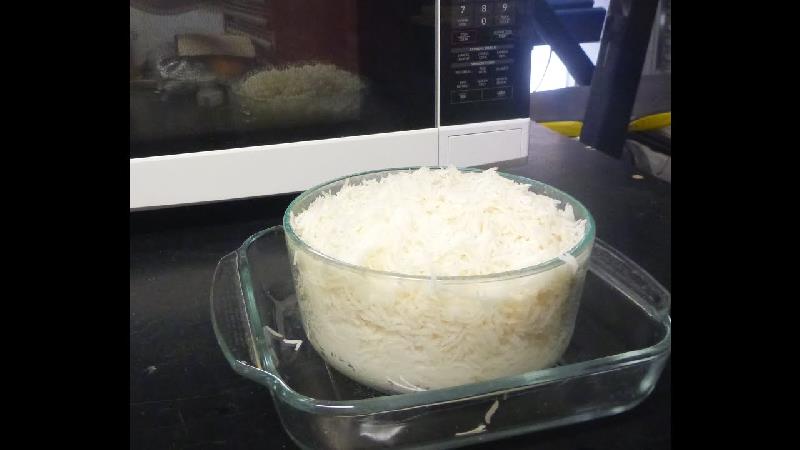 روش پختن برنج در ماکروفر چگونه است