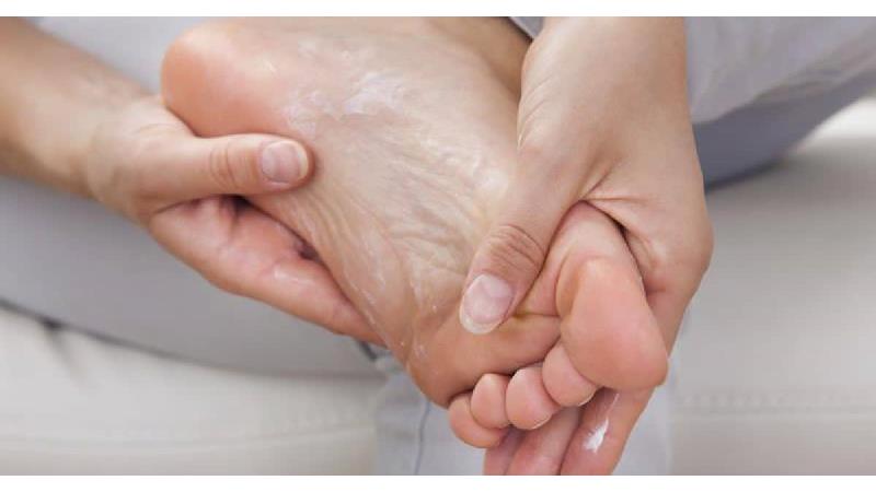 برای درمان ترک کف پا چه کار کنیم