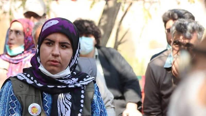 صهبا شرافتی بازیگر نقش روناک در سریال نون-خ