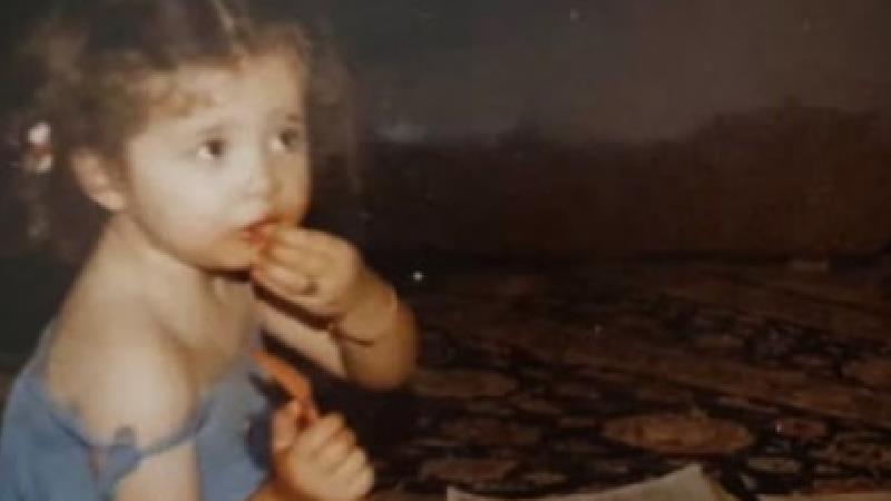 عکسی از کودکی مهراوه شریفی نیا