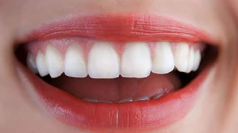 کمک به سلامت دندان ها یکی از فواید شکلات تلخ است