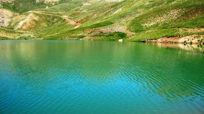 چه زمانی برای سفر به دریاچه لزور مناسب است