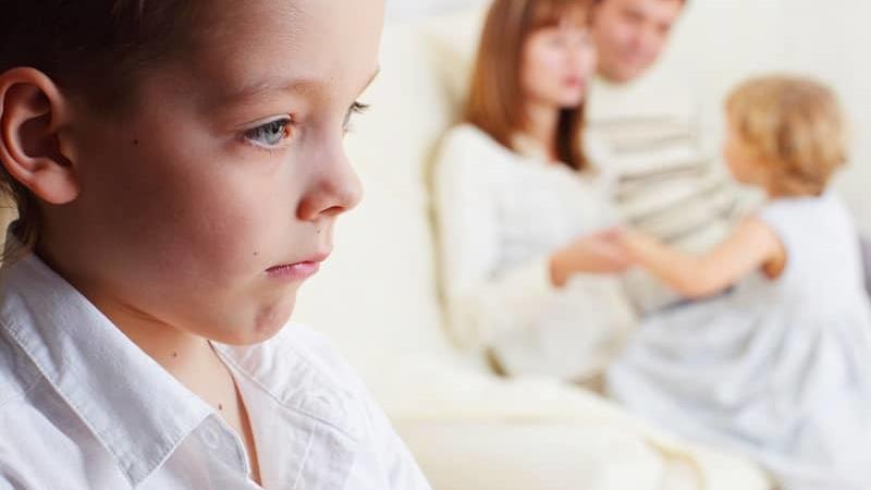 کودکان به چه دلایلی حسادت می کنند