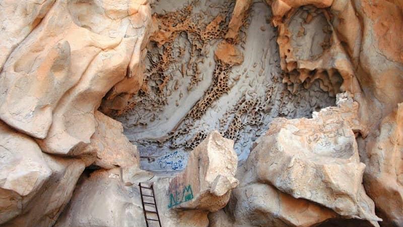 غار ایوب ویژگی های خاصی دارد