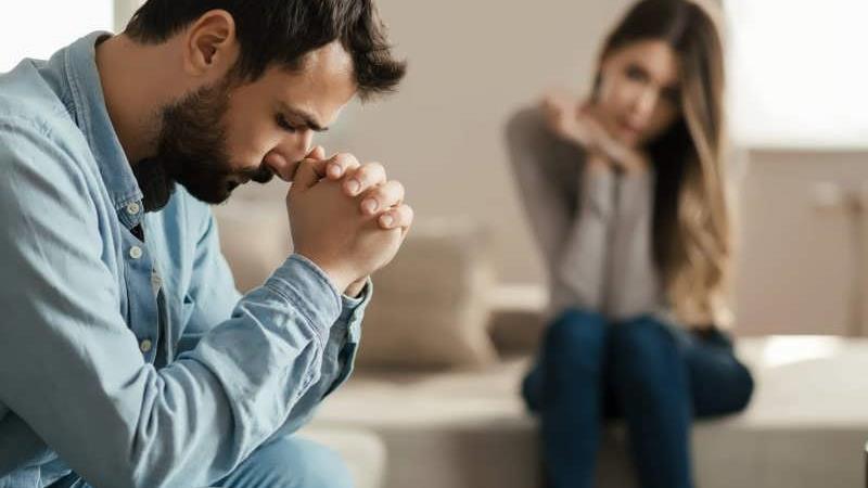 برای این که بتوانم توجه همسرم را جلب کنم چه کارهایی انجام بدهم