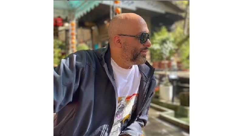 پیام احمدی ‌نیا بازیگر نقش صفر قهوه چی در سریال سرجوخه