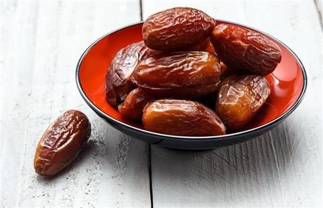 خرما برای افطاری بسیار مقوی است