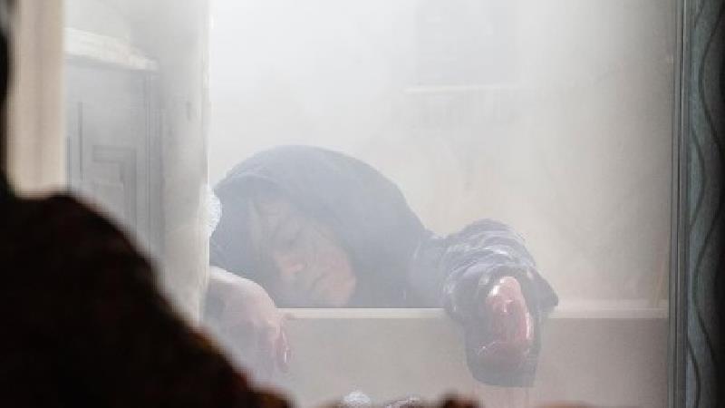 سارا حاتمی در نقش مائده در سریال زخم کاری