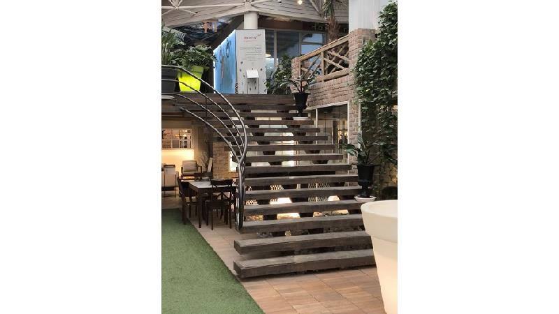 مدل‌های پله گرد فلزی