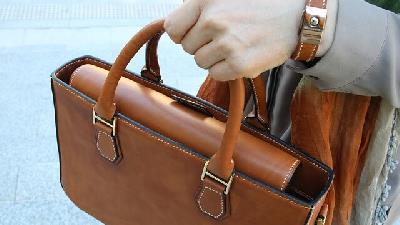 مادر و همسر خود را با هدیه دادن کیف چرمی خوشحال کنید