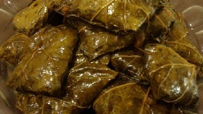 طرز تهیه و دستور پخت دلمه برگ مو را بخوانید