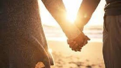 چه کارهایی باعث می شود در زندگی مشترک احساس خوشبختی کنیم