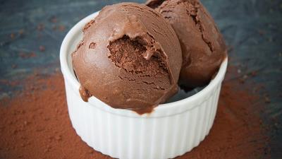 طرز تهیه بستنی کاکائویی در خانه را یاد بگیرید