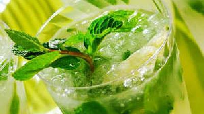 عرق بیدمشک چه ضررهایی دارد