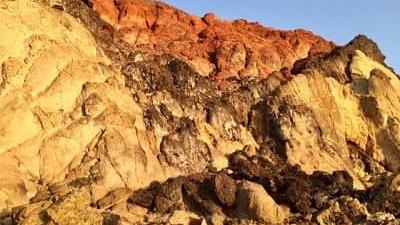 کوه های رنگین کمانی از جاهای دیدنی جزیره لارک است