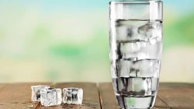 چرا نباید آب سرد بخوریم