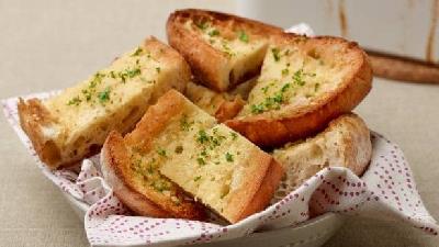 طرز تهیه نان سیر و جعفری چگونه است