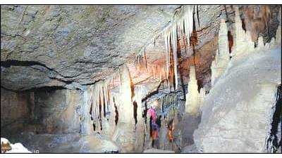 غار بورنیک فیروزکوه چه دیدنی هایی دارد