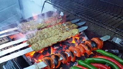 طرز تهیه و دستور پخت کباب کوبیده خانگی را به طور کامل یاد بگیرید