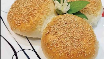 نان مغزدار پنیری یک نوع نان خانگی بسیار خوشمزه است