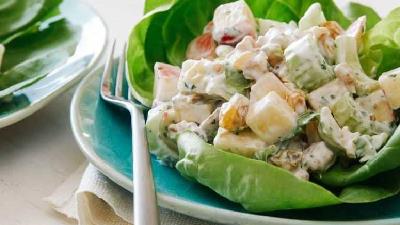 سالاد والدورف؛ سالادی به جای غذا