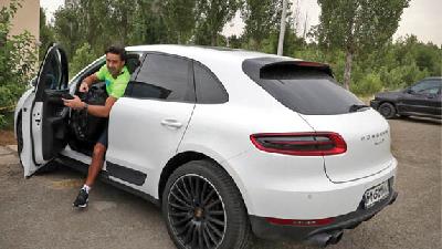 فرهاد مجیدی یک پورشه دارد