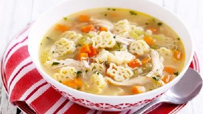 سوپ ماکارونی و مرغ یک سوپ مجلسی خوشمزه است
