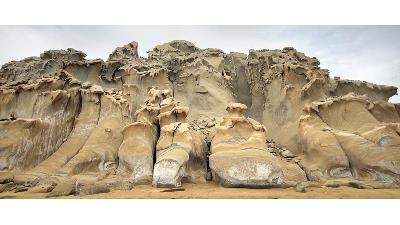 ساحل مکسر بسیار دیدنی و زیبا است