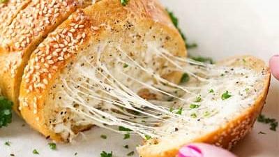 روش درست کردن نان سیر پنیری یا باگتی خانگی چگونه است