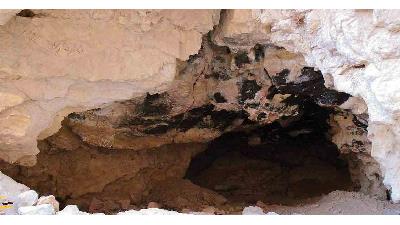 غار بادامستان در روستا یوشته در نزدیکی طالقان قرار دارد