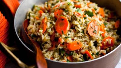 هویج پلو برای دو نفر به چه موادی نیاز دارد