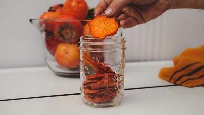 خرمالو را چطور در فر خشک کنیم