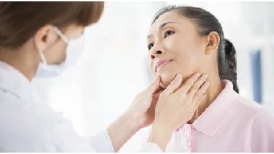 علائم کم کاری و پر کاری تیروید در زنان چیست