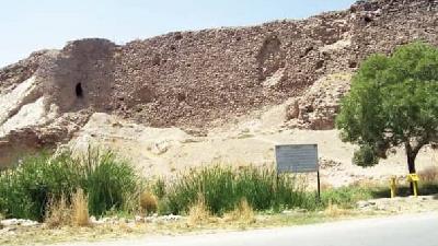 قلعه گلخند مکانی تاریخی و دیدنی در بومهن است