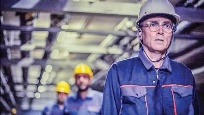 قربان نجفی بازیگر نقش رامین کشمیری در سریال سرجوخه