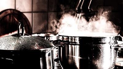 بهترین روش برای تمیز کردن قابلمه سوخته چیست