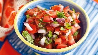 طرز تهیه سالاد سالسای مکزیکی را یاد بگیرید