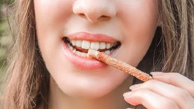 چگونه از چوب مسواک استفاده کنیم
