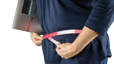 چگونه چربی شکم خود را آب کنیم