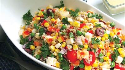 طرز تهیه سالاد مرغ یونانی چگونه است