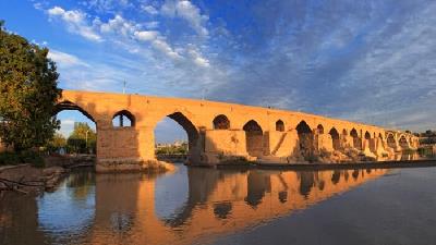 پل قدیمی یکی از دیدنی های شهر دزفول است