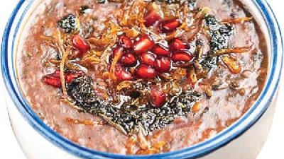 دستور پخت و طرز تهیه آش انار را یاد بگیرید و برای شب یلدا درست کنید