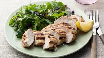 خوراک مرغ گریل شده را به شیوه فرانسوی درست کنید