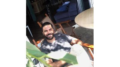 پاشا رستمی بازیگر نقش احمد در سریال برف بی صدا می بارد