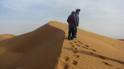 سفر به کویر حلوان طبس بسیار هیجان انگیز است