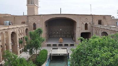 خانه لاری ها یکی از مکان های تاریخی و دیدنی یزد است