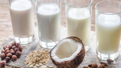 شیر نارگیل از جمله شیرهای گیاهی پرمصرف است