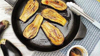 بادمجان را چگونه با روغن کم سرخ کنیم