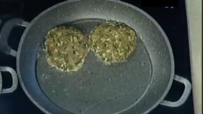 دستور تهیه کیتو مرغ پنیری در این فیلم آموزش داده شده است