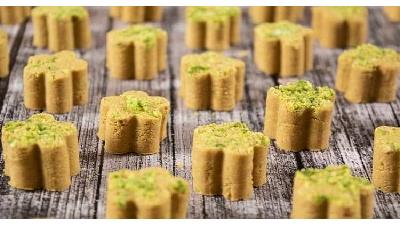 طرز تهیه و دستور پخت شیرینی نخودچی را بخوانید